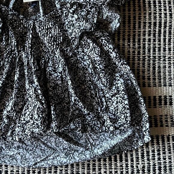 Universal thread size medium black and white blouse - Picture 3 of 4